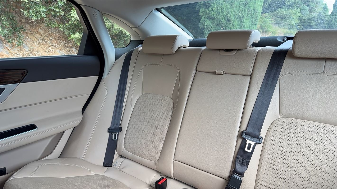 Jaguar XF - Photo 9