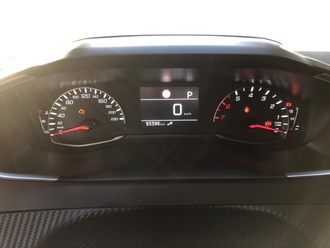 Peugeot 208 - Photo 12