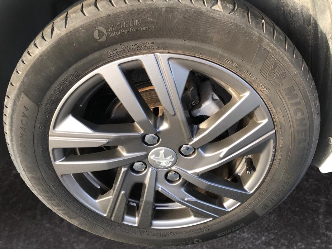 Peugeot 208 - Photo 16