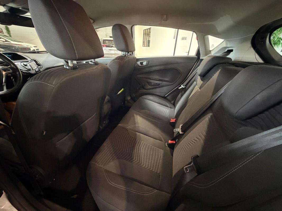 Ford Fiesta - Photo 13