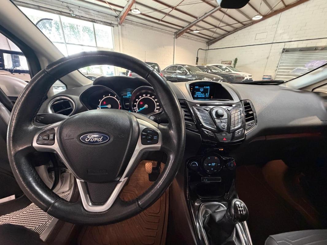 Ford Fiesta - Photo 14