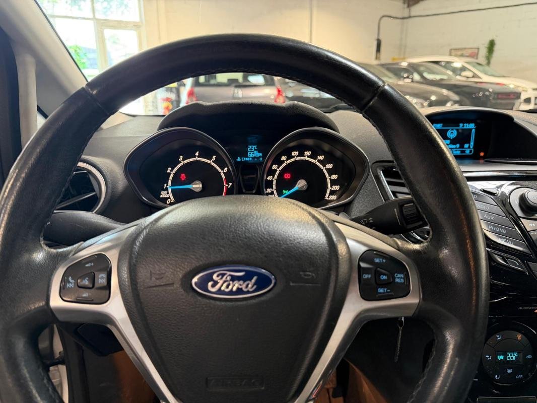 Ford Fiesta - Photo 15