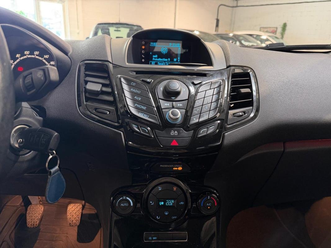 Ford Fiesta - Photo 16