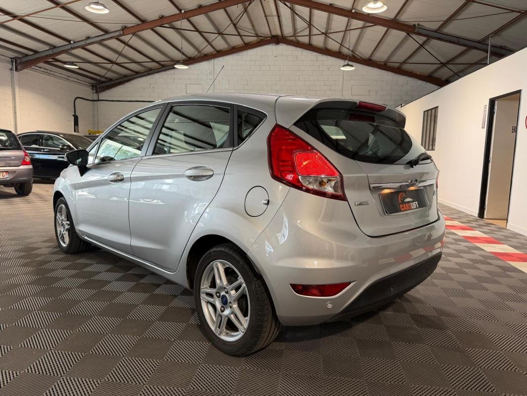 Ford Fiesta - Photo 6