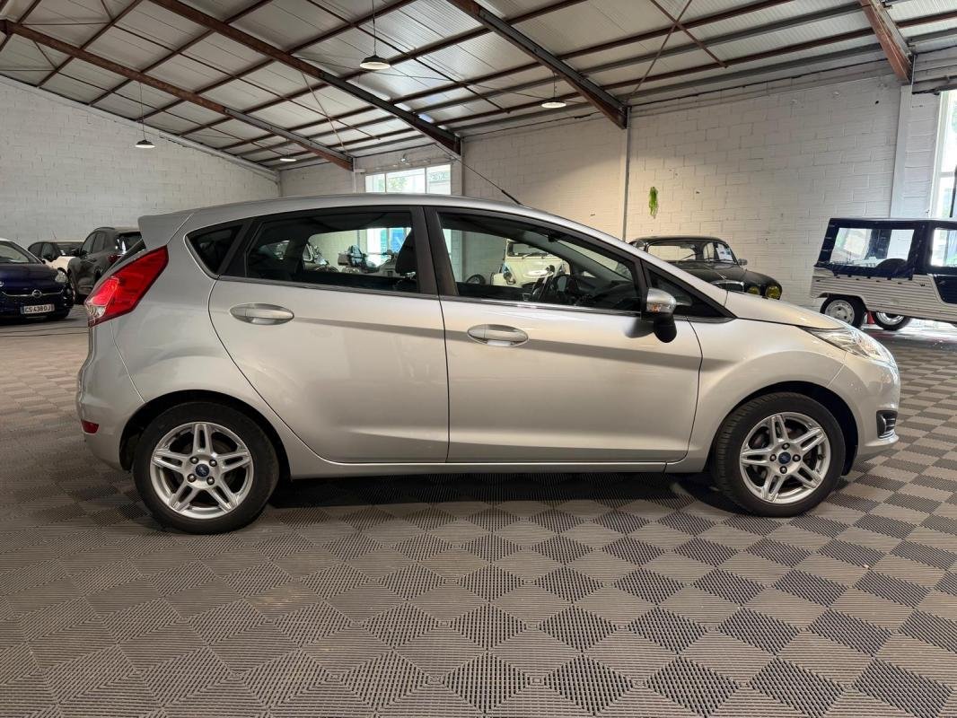 Ford Fiesta - Photo 8