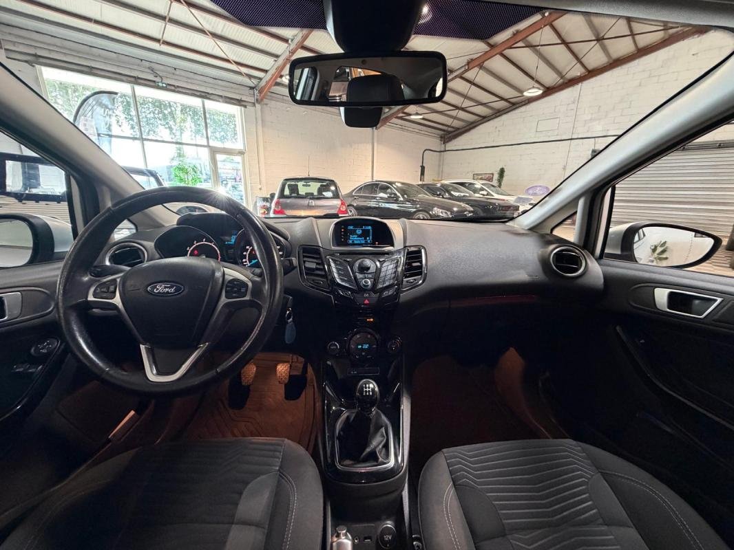 Ford Fiesta - Photo 9