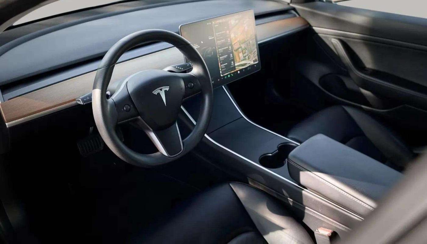 Tesla Model 3 - Photo 11
