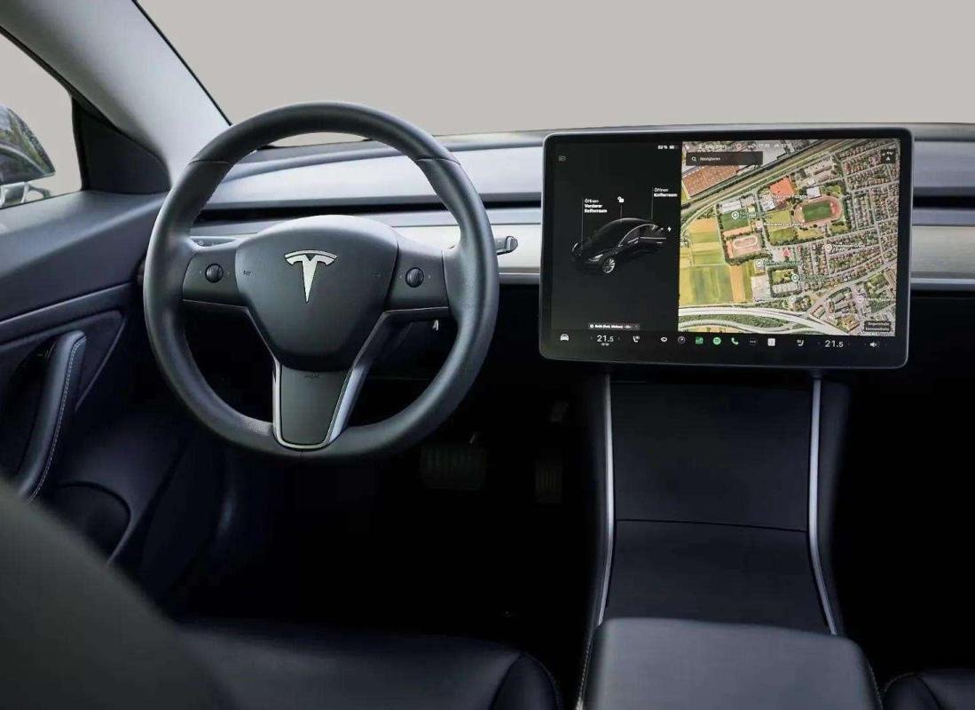 Tesla Model 3 - Photo 12