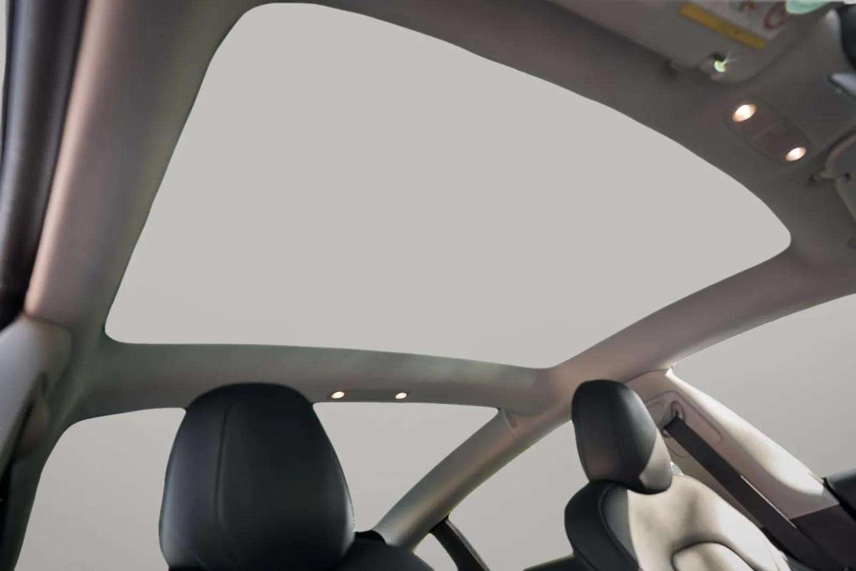 Tesla Model 3 - Photo 10