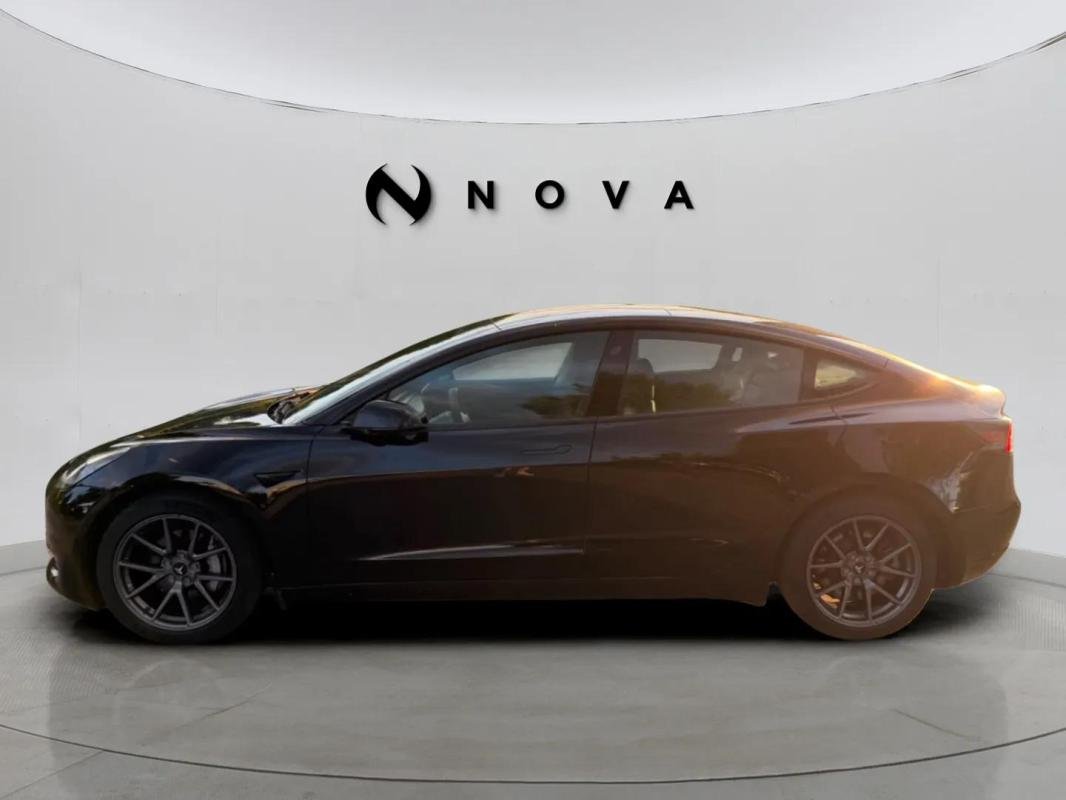 Tesla Model 3 - Photo 2
