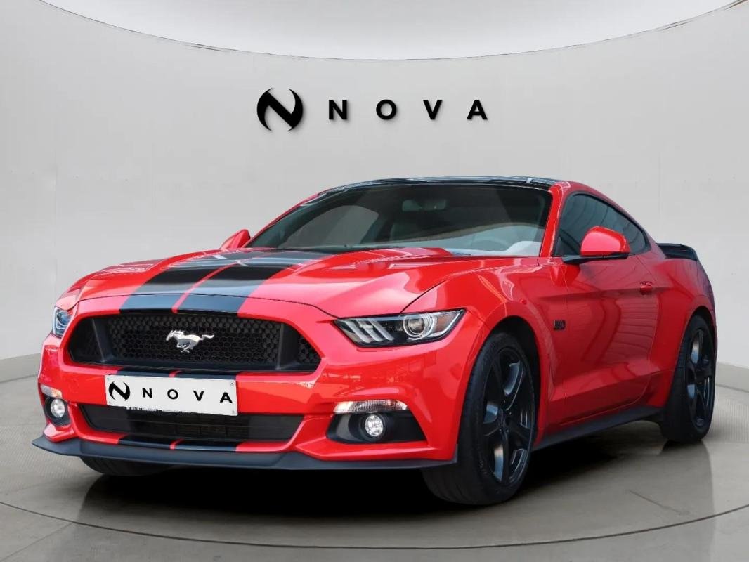 Ford Mustang - Photo 1