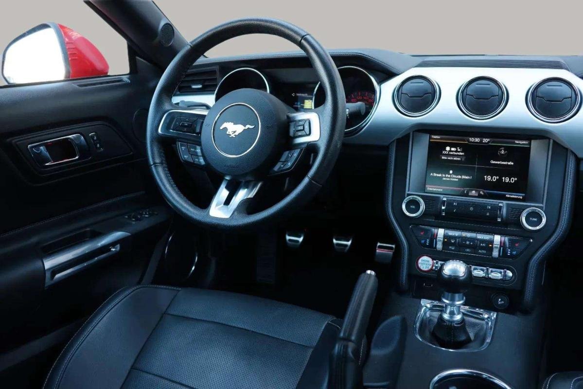 Ford Mustang - Photo 11