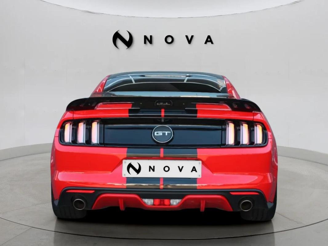 Ford Mustang - Photo 4