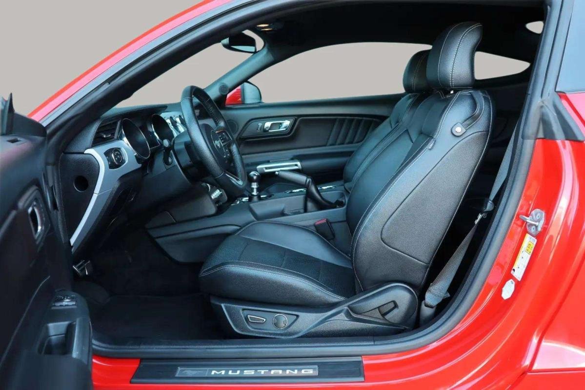 Ford Mustang - Photo 8