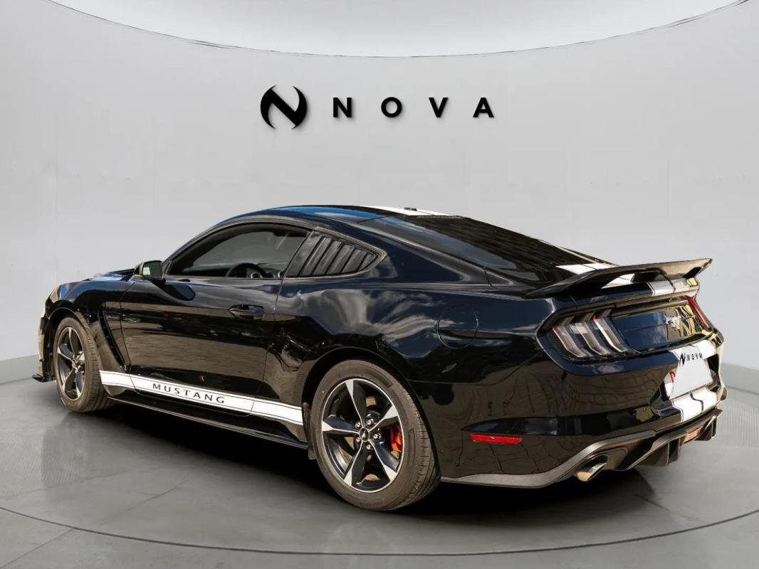 Ford Mustang - Photo 3