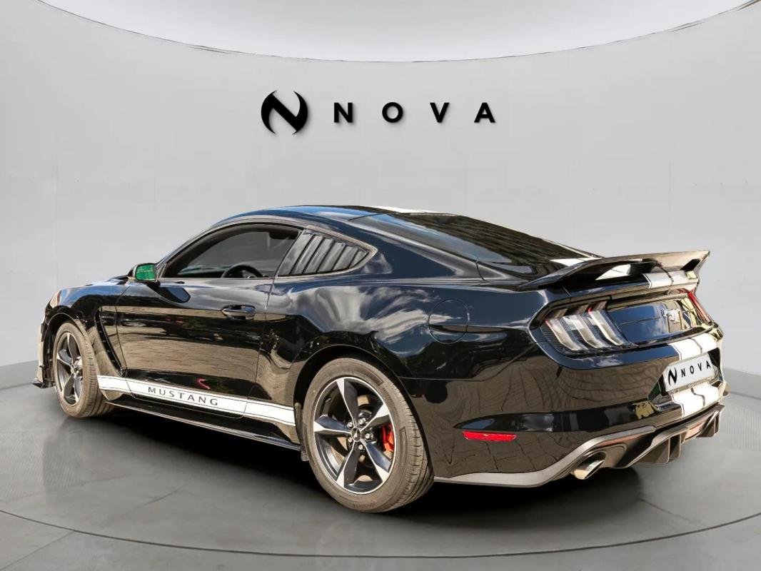 Ford Mustang - Photo 4