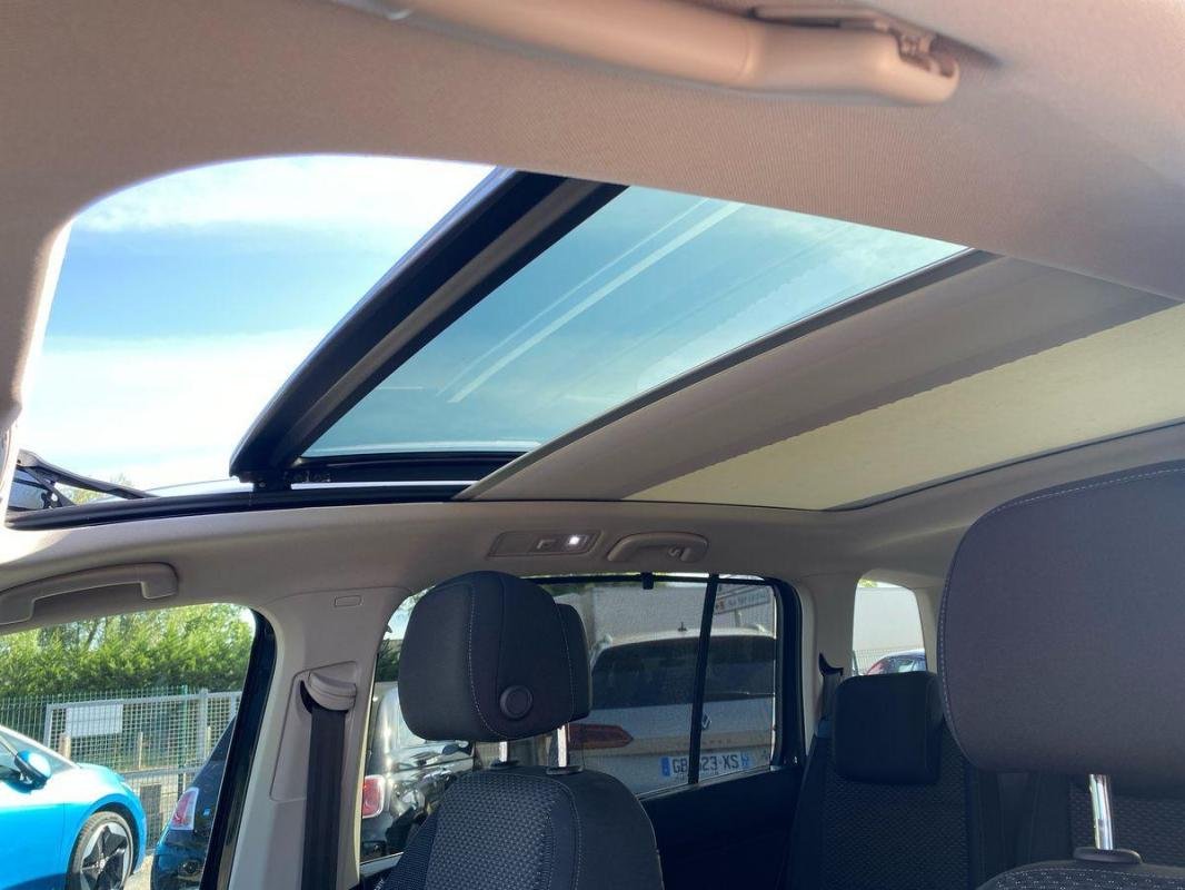 Volkswagen Touran - Photo 34