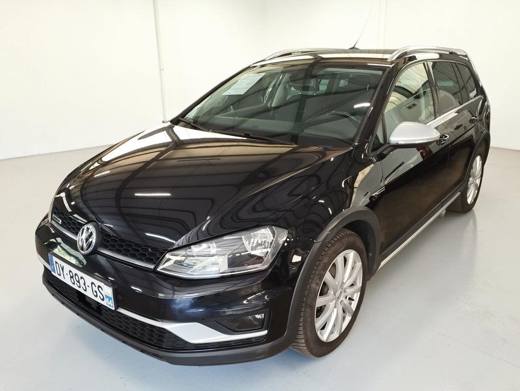 Volkswagen Golf SW - Photo 1