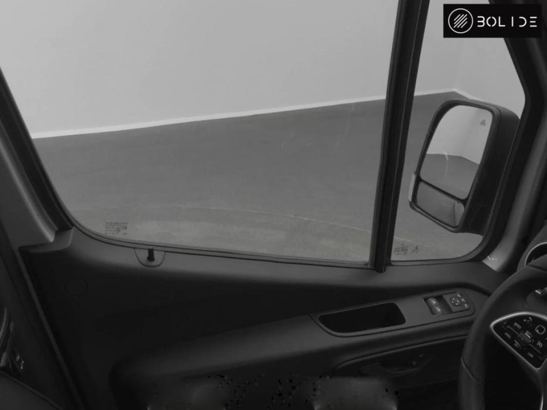 Mercedes Sprinter - Photo 23