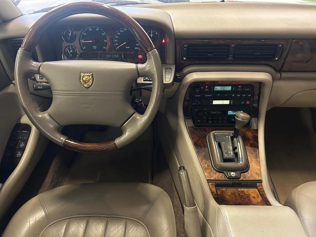 Jaguar Sovereign - Photo 13