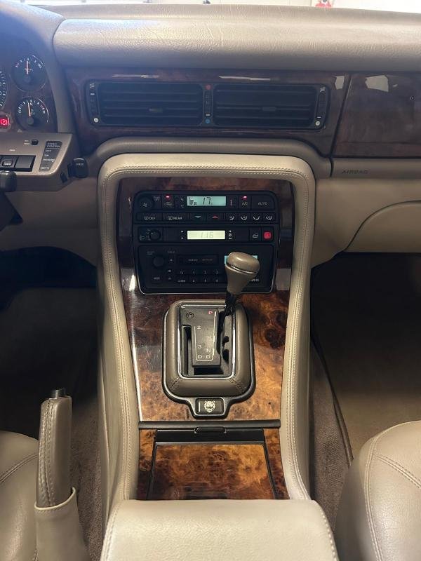 Jaguar Sovereign - Photo 15