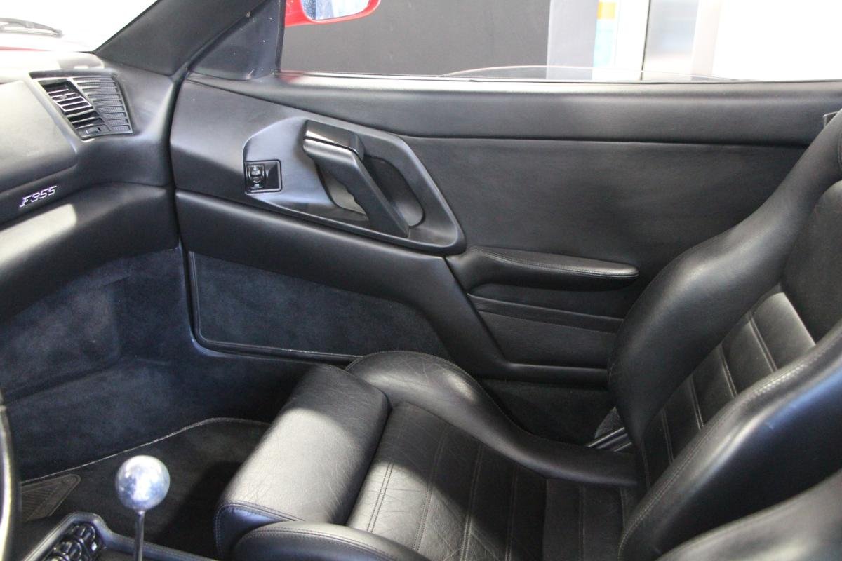 Ferrari F355 - Photo 15