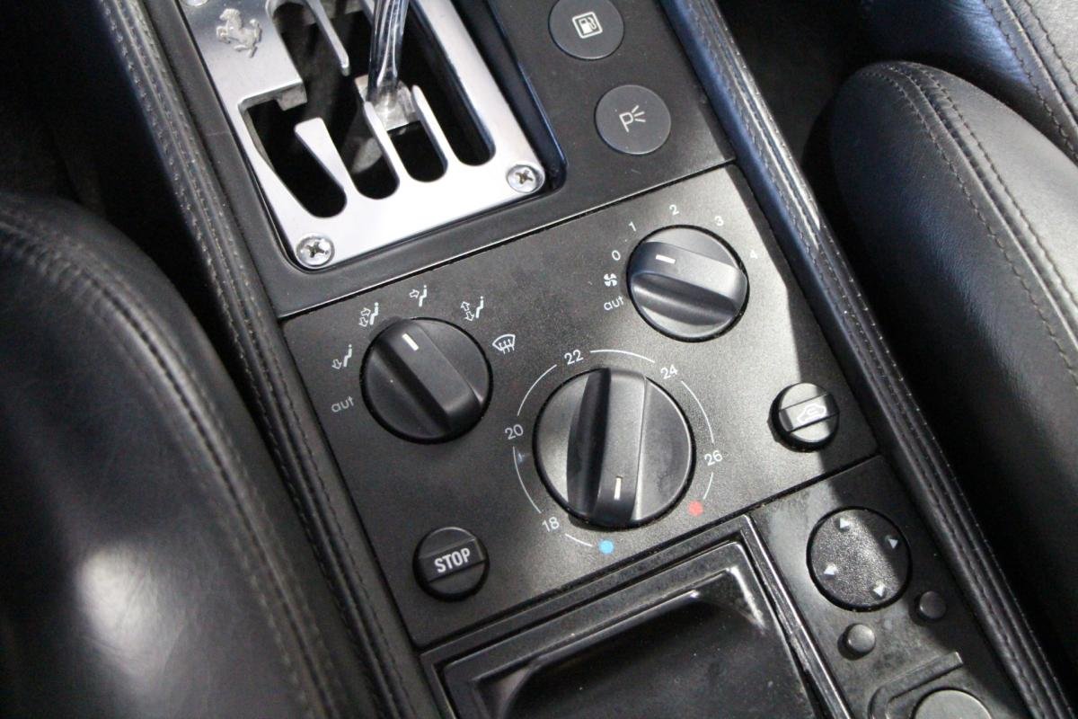 Ferrari F355 - Photo 20
