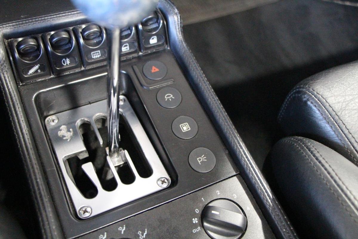 Ferrari F355 - Photo 24