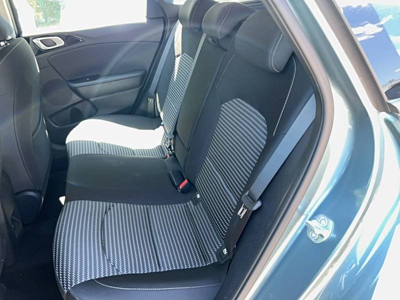 Kia CEED - Photo 24