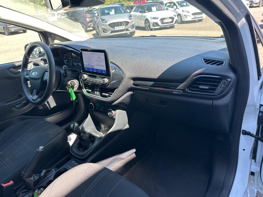 Ford Fiesta - Photo 12