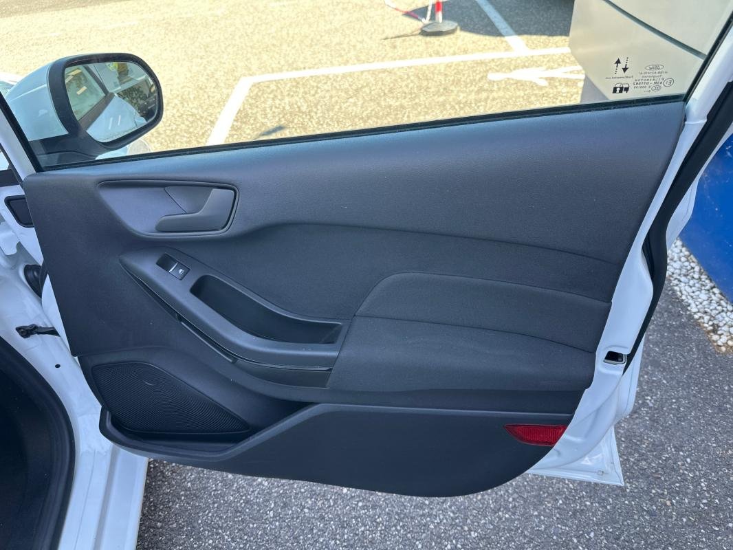 Ford Fiesta - Photo 13