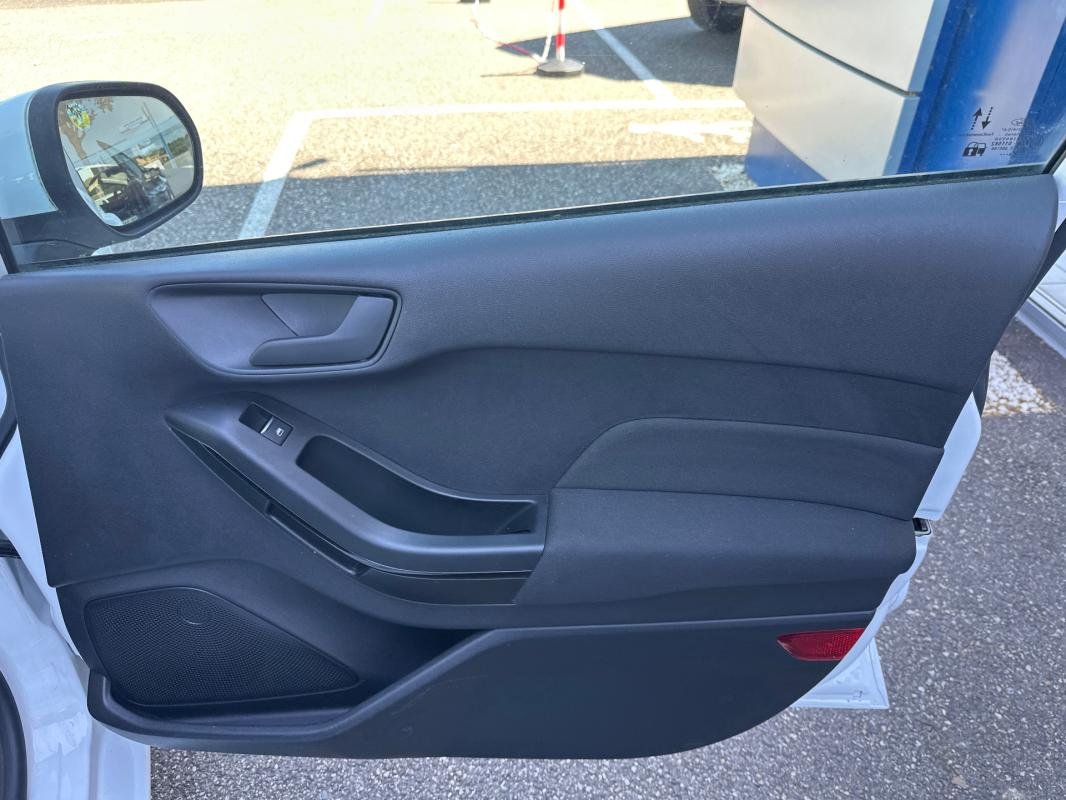 Ford Fiesta - Photo 13