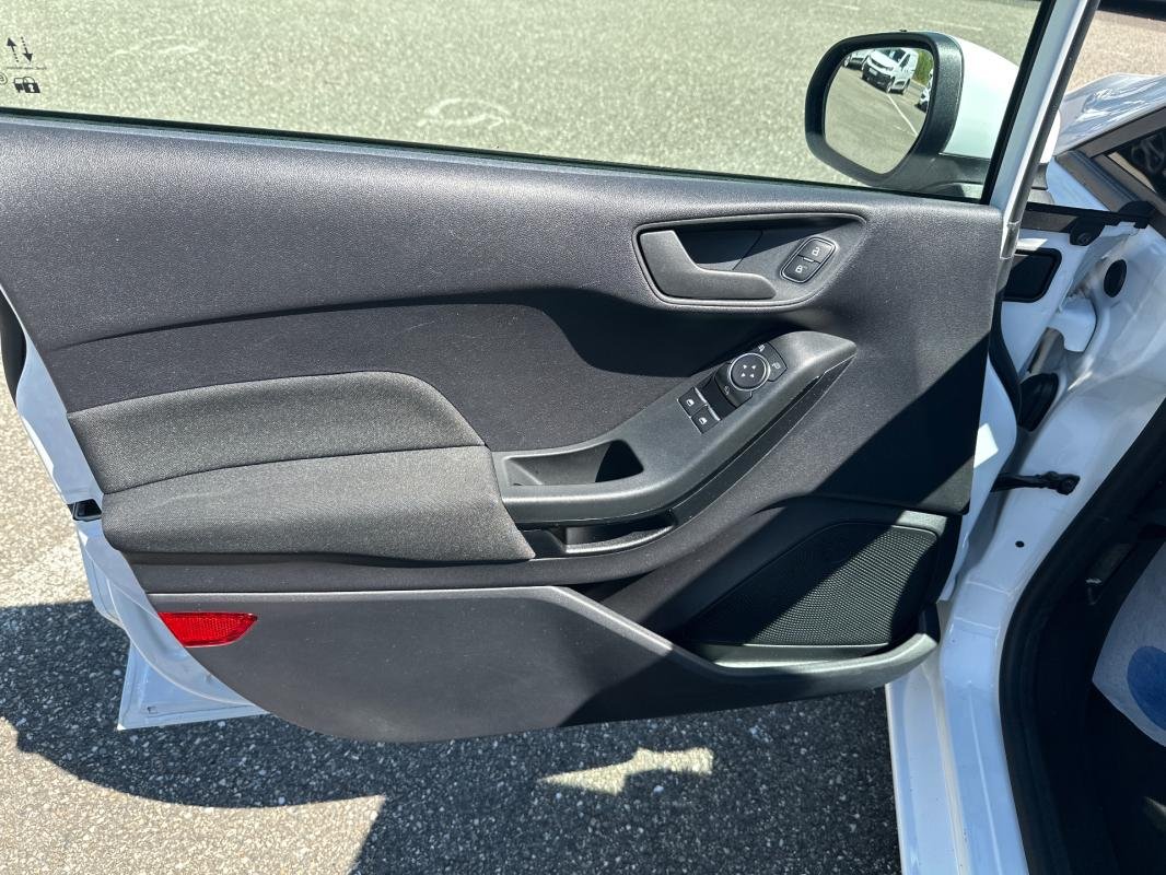 Ford Fiesta - Photo 18
