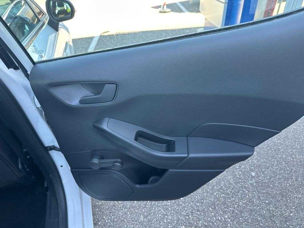 Ford Fiesta - Photo 10