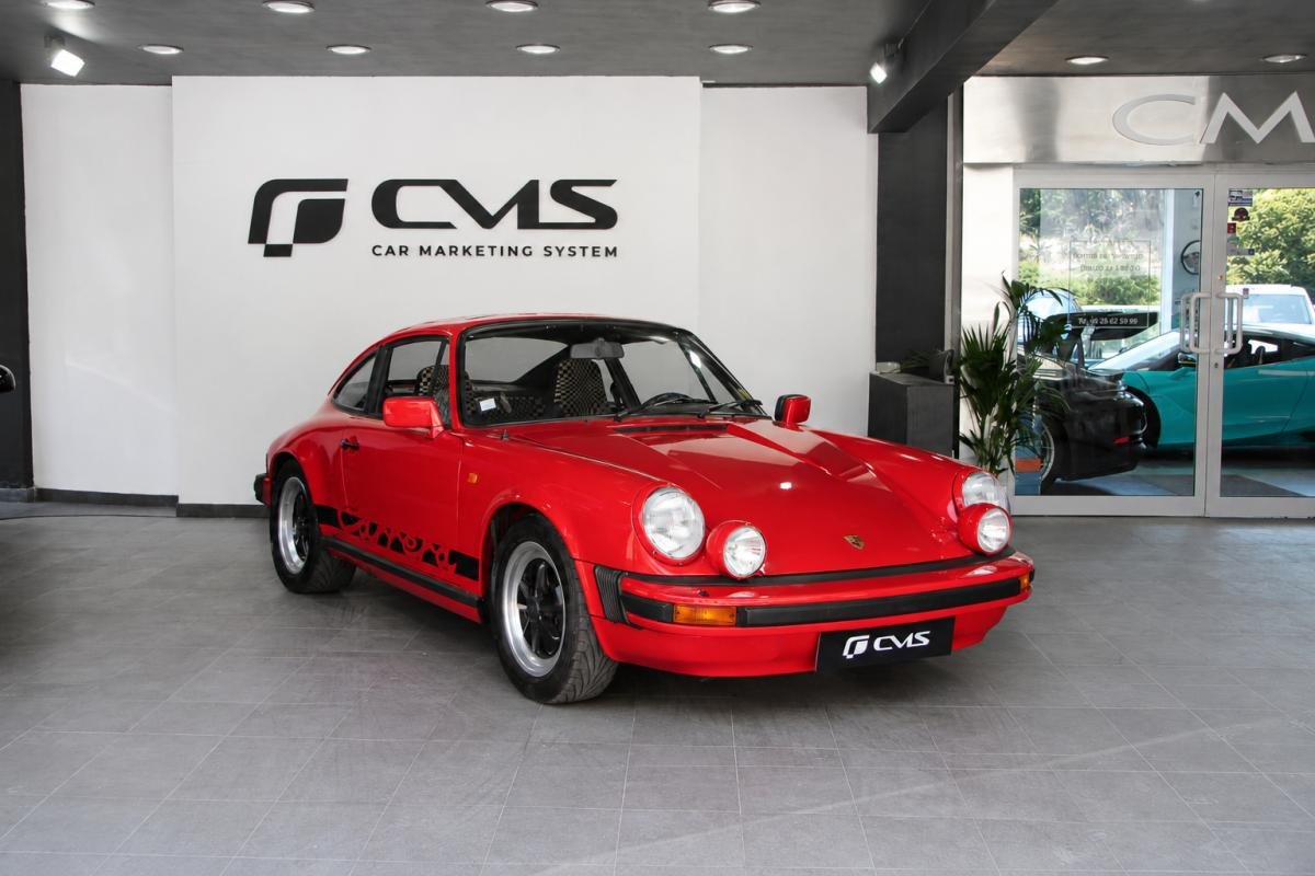 Porsche 911 - Photo 1