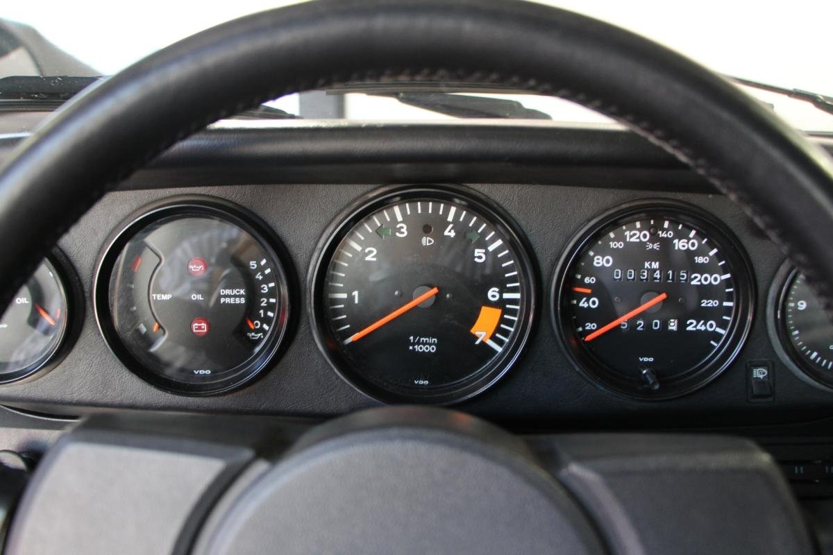 Porsche 911 - Photo 16