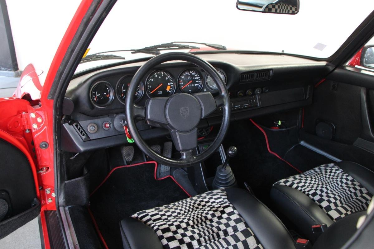 Porsche 911 - Photo 9