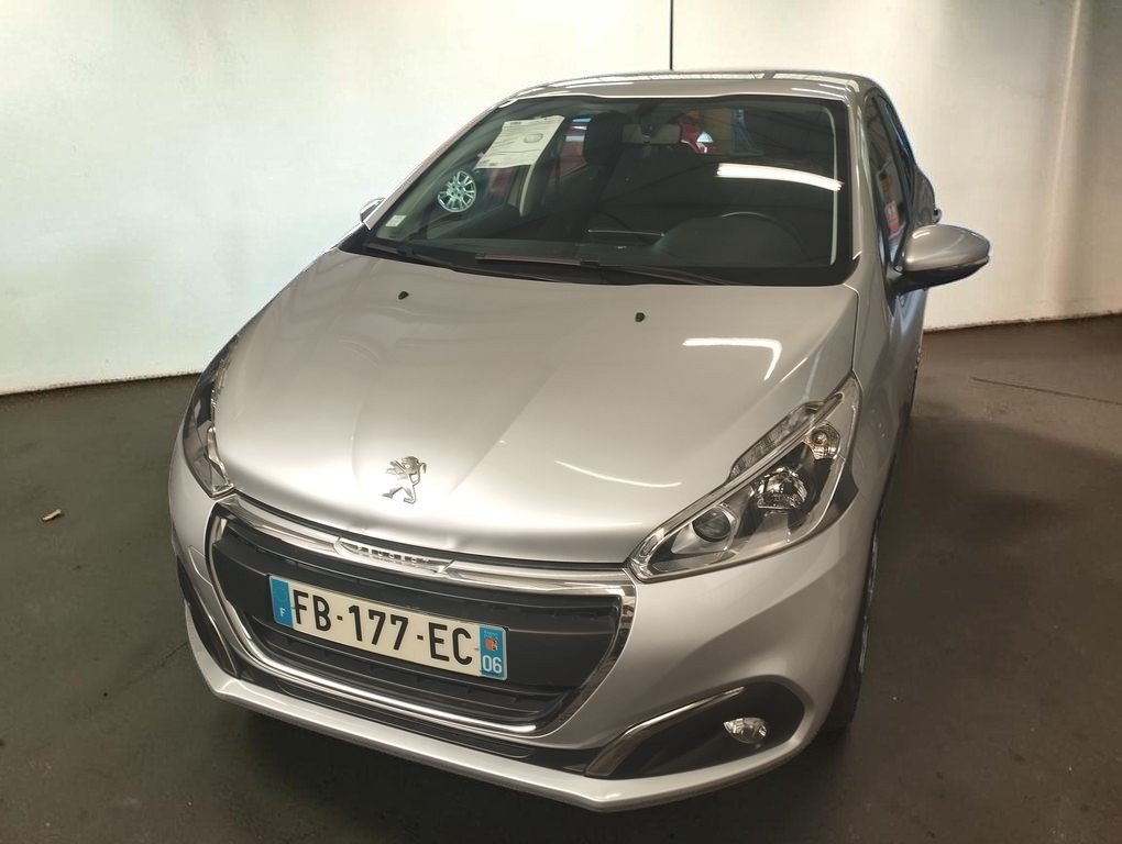 Peugeot 208 - Photo 1