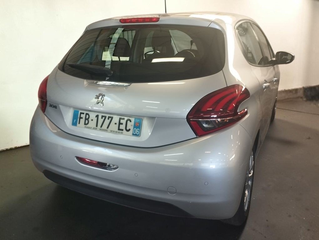 Peugeot 208 - Photo 2