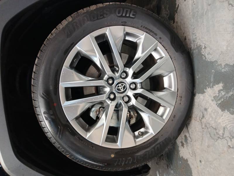 Toyota RAV4 - Photo 9
