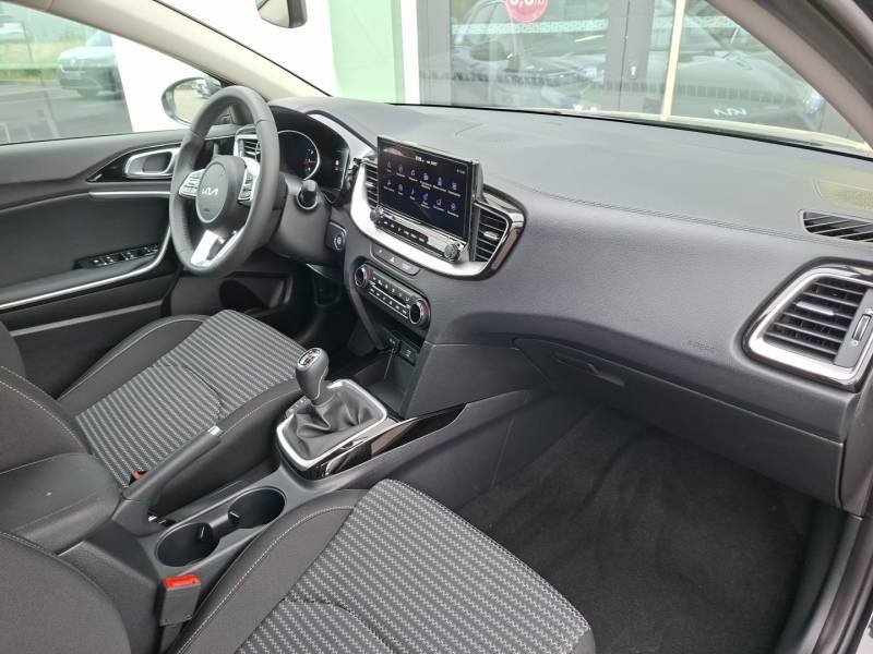 Kia CEED - Photo 28