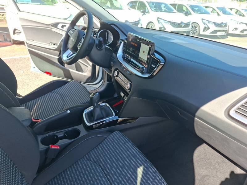 Kia CEED - Photo 23