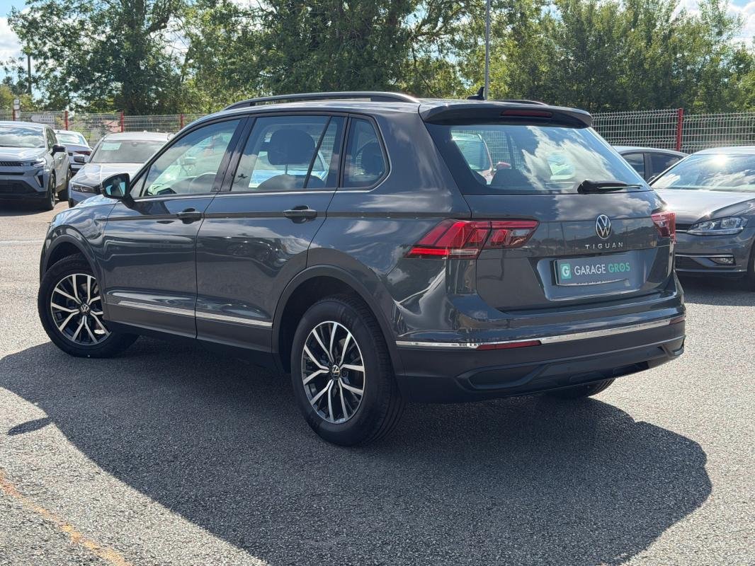 Volkswagen Tiguan - Photo 2