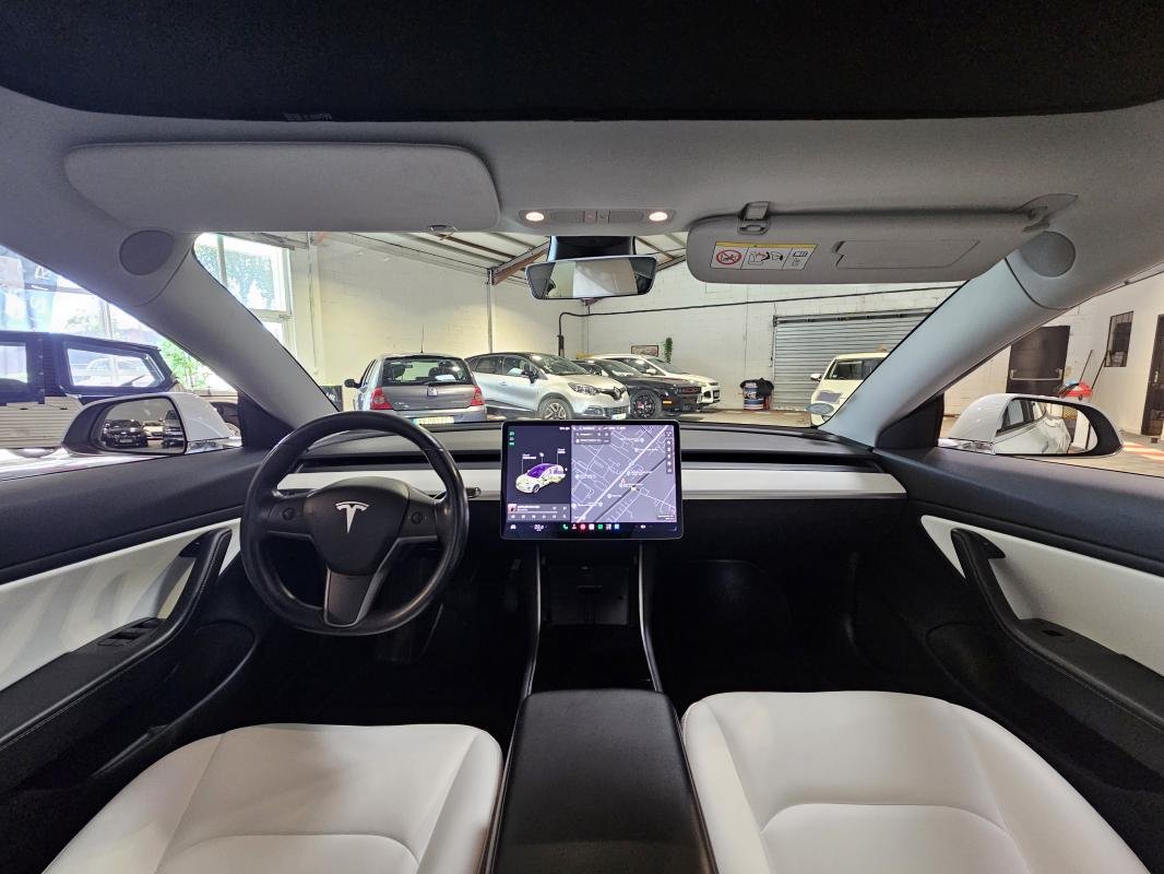 Tesla Model 3 - Photo 12