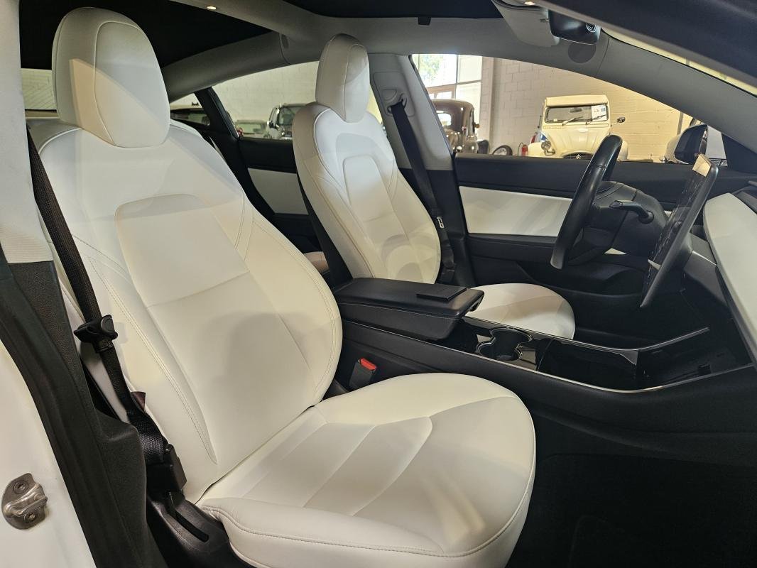 Tesla Model 3 - Photo 13