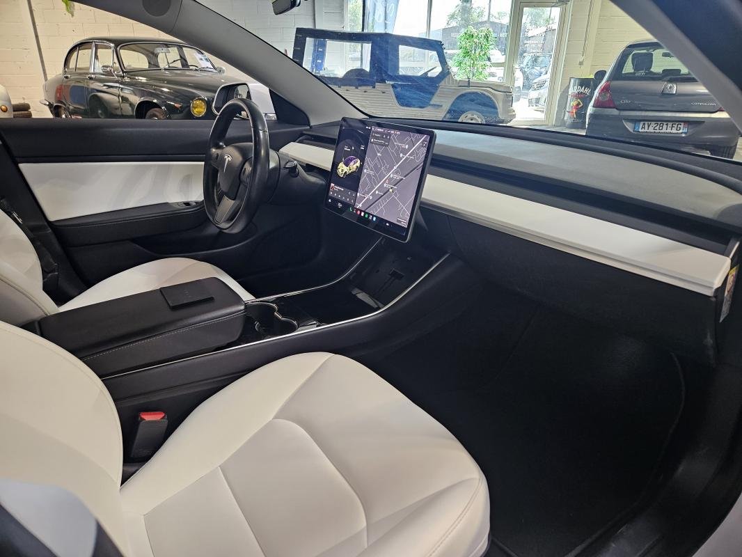 Tesla Model 3 - Photo 14