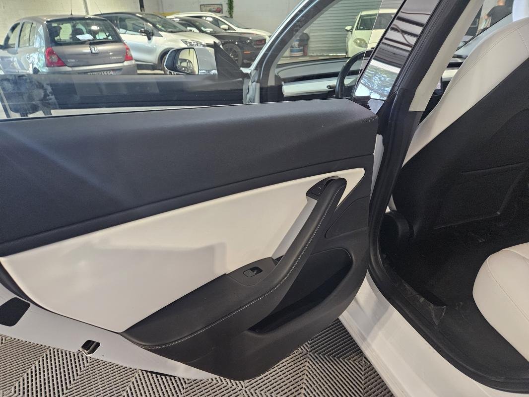 Tesla Model 3 - Photo 18
