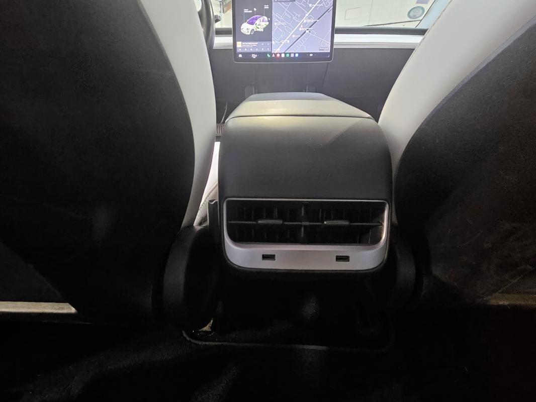 Tesla Model 3 - Photo 20