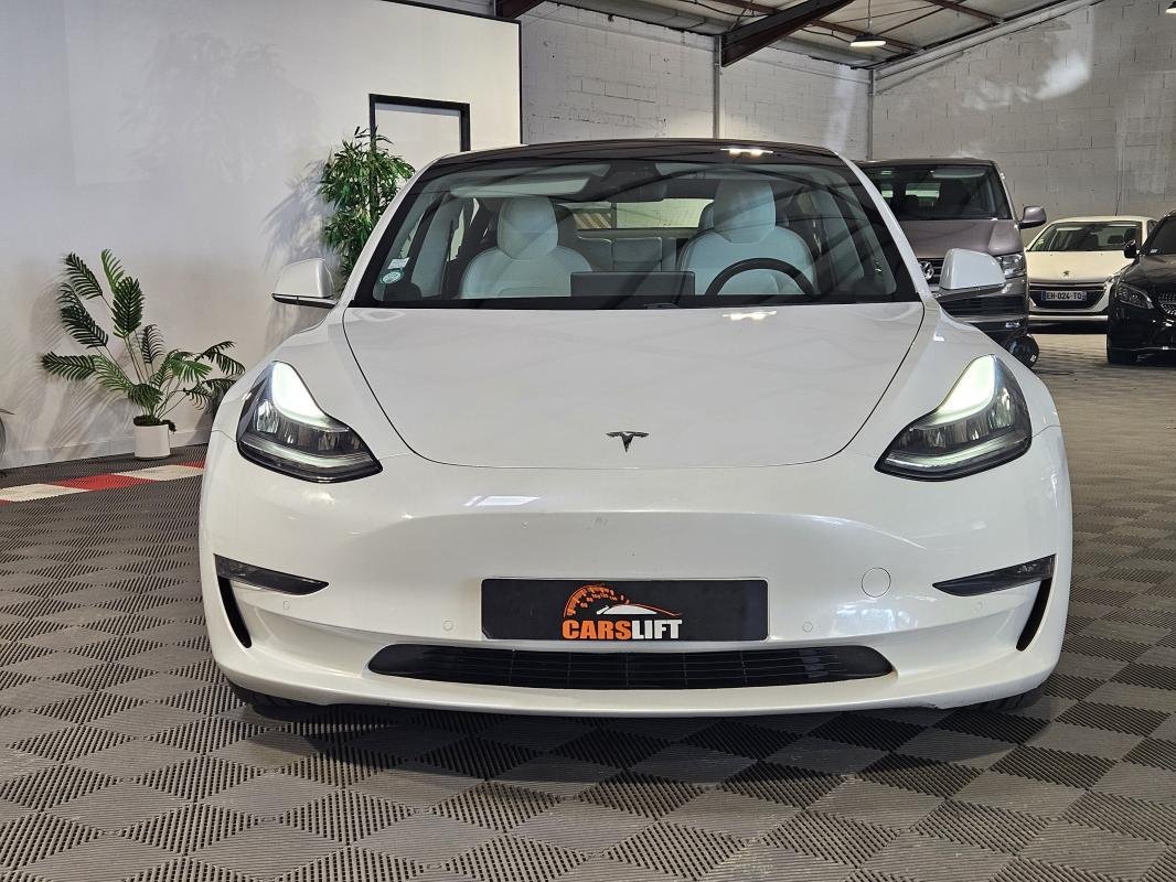 Tesla Model 3 - Photo 2