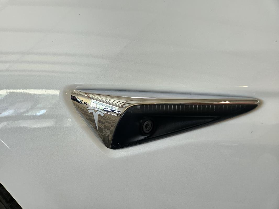 Tesla Model 3 - Photo 22